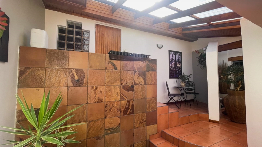 6 Bedroom Property for Sale in Kenmare Gauteng