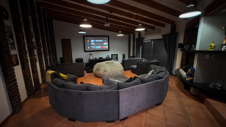 6 Bedroom Property for Sale in Kenmare Gauteng