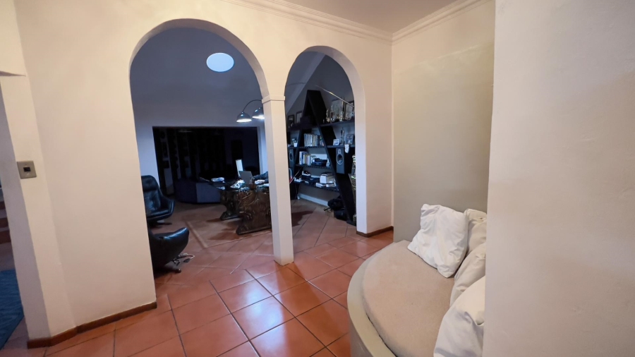 6 Bedroom Property for Sale in Kenmare Gauteng