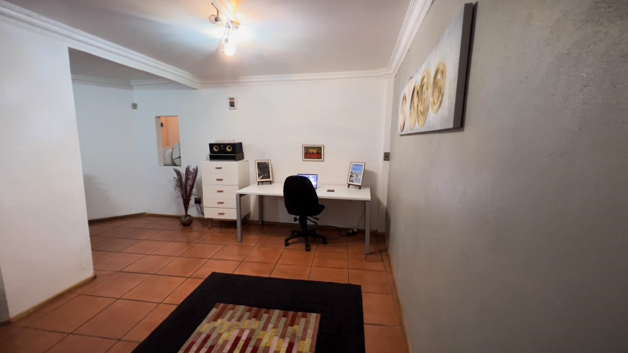 6 Bedroom Property for Sale in Kenmare Gauteng