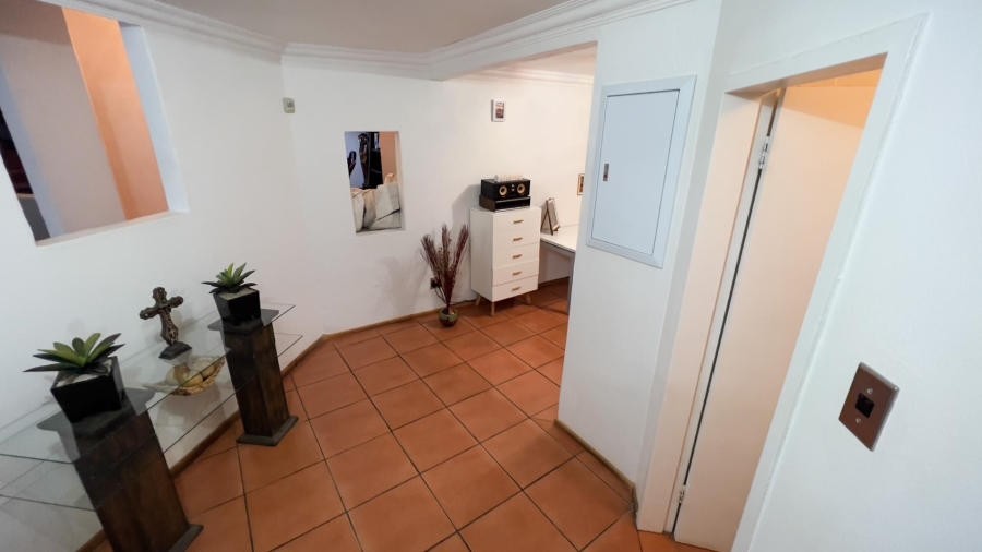 6 Bedroom Property for Sale in Kenmare Gauteng