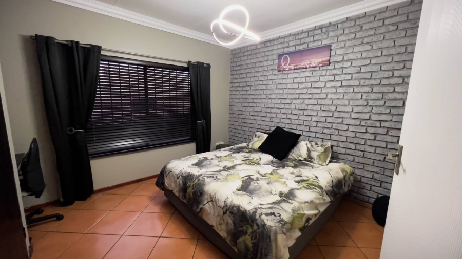 6 Bedroom Property for Sale in Kenmare Gauteng