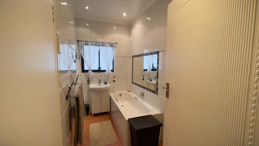 6 Bedroom Property for Sale in Kenmare Gauteng