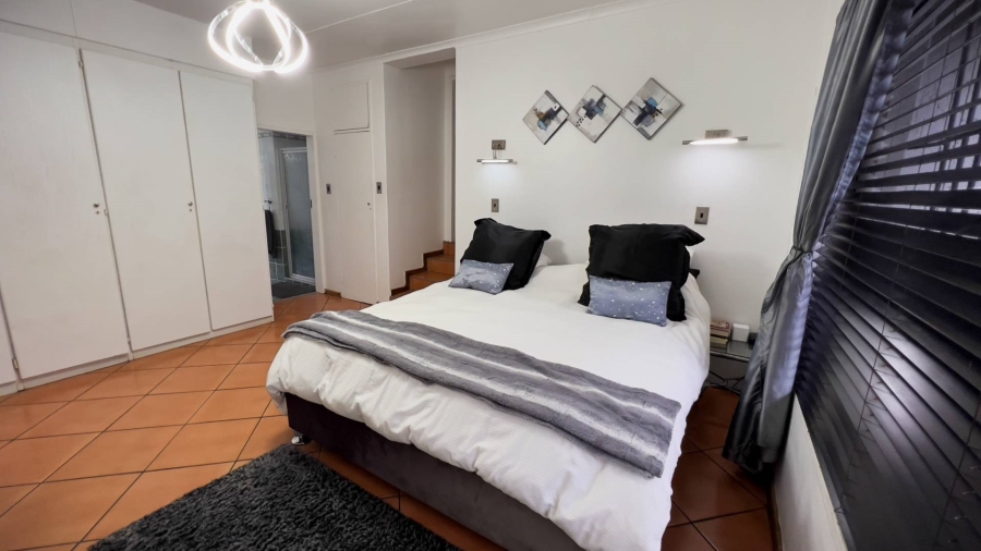 6 Bedroom Property for Sale in Kenmare Gauteng