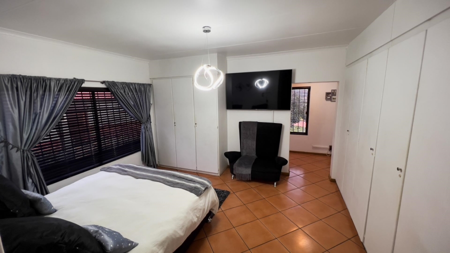 6 Bedroom Property for Sale in Kenmare Gauteng