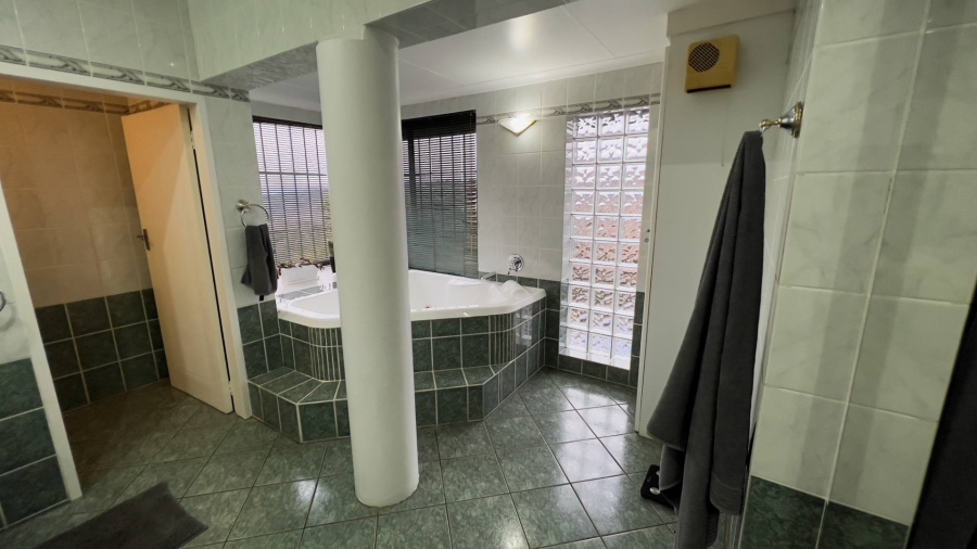 6 Bedroom Property for Sale in Kenmare Gauteng