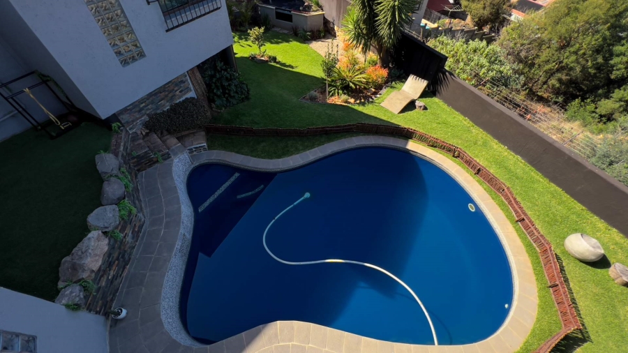 6 Bedroom Property for Sale in Kenmare Gauteng
