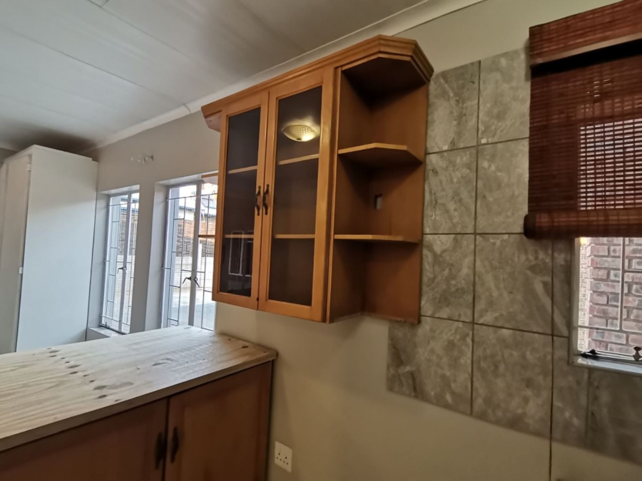 To Let 2 Bedroom Property for Rent in Queenswood Gauteng