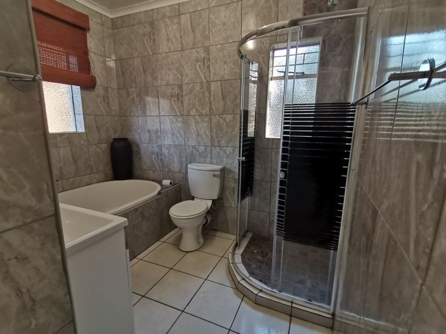 To Let 2 Bedroom Property for Rent in Queenswood Gauteng