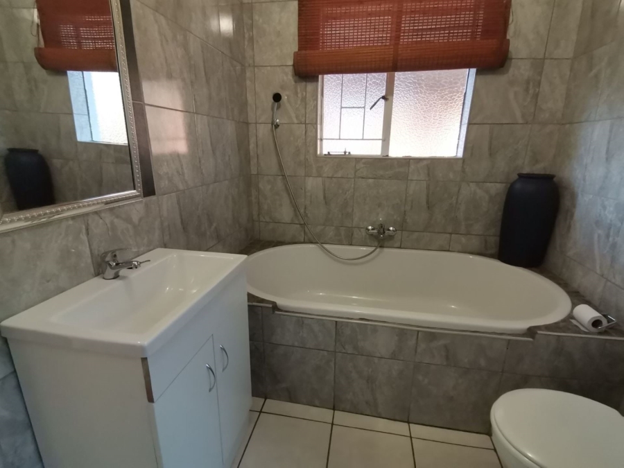 To Let 2 Bedroom Property for Rent in Queenswood Gauteng