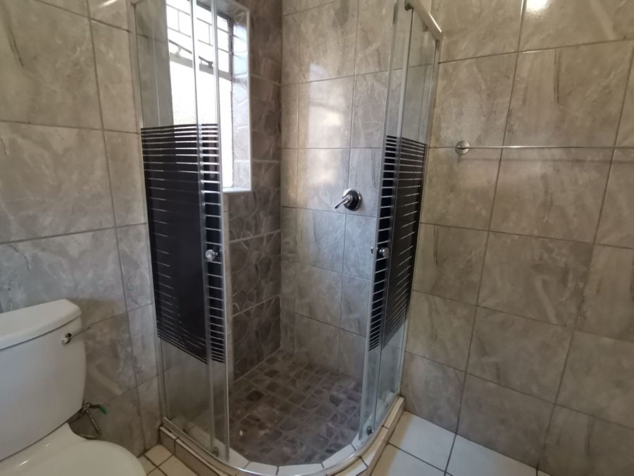 To Let 2 Bedroom Property for Rent in Queenswood Gauteng