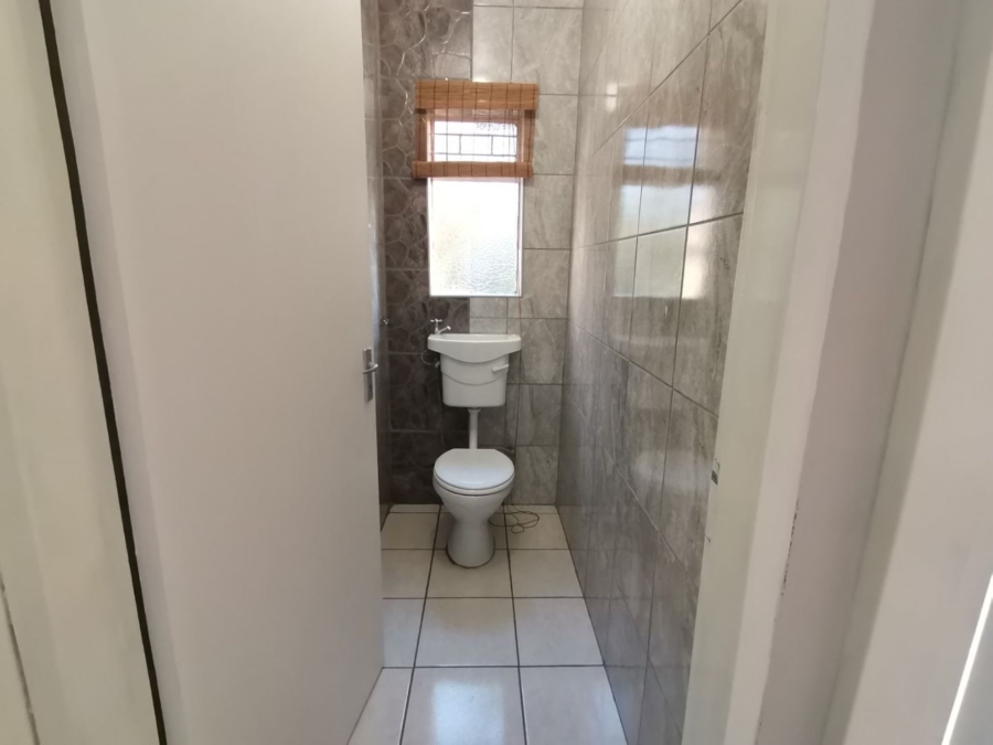 To Let 2 Bedroom Property for Rent in Queenswood Gauteng