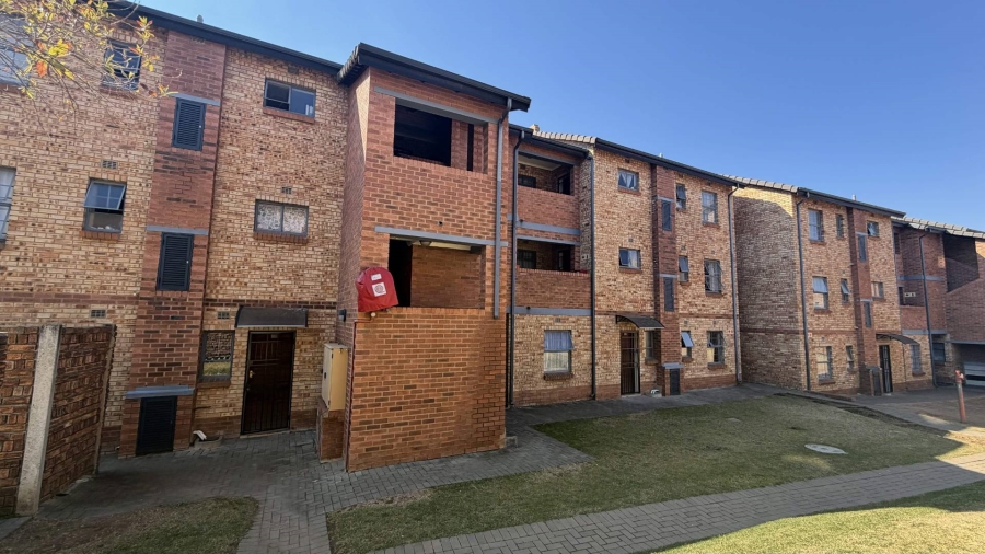 2 Bedroom Property for Sale in Erand Gardens Gauteng