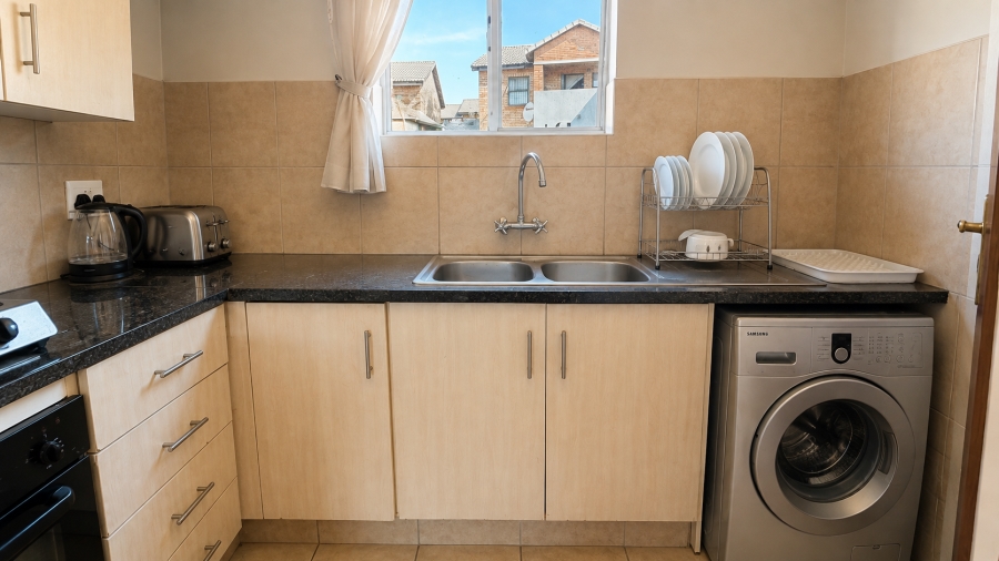 2 Bedroom Property for Sale in Erand Gardens Gauteng