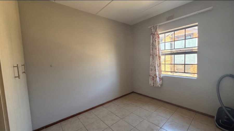 2 Bedroom Property for Sale in Erand Gardens Gauteng