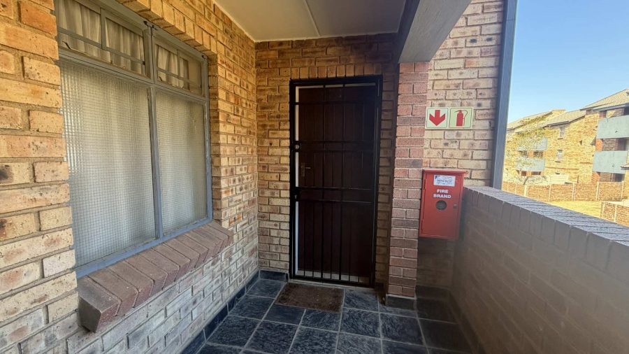 2 Bedroom Property for Sale in Erand Gardens Gauteng