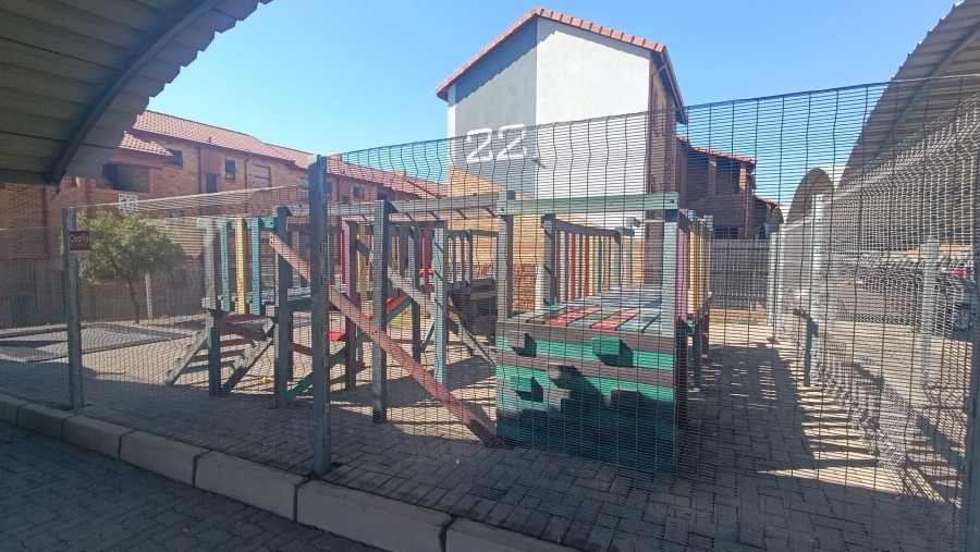 2 Bedroom Property for Sale in Erand Gardens Gauteng