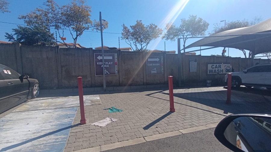 2 Bedroom Property for Sale in Erand Gardens Gauteng