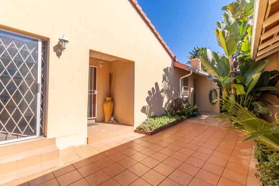 To Let 3 Bedroom Property for Rent in Hurlingham Gauteng