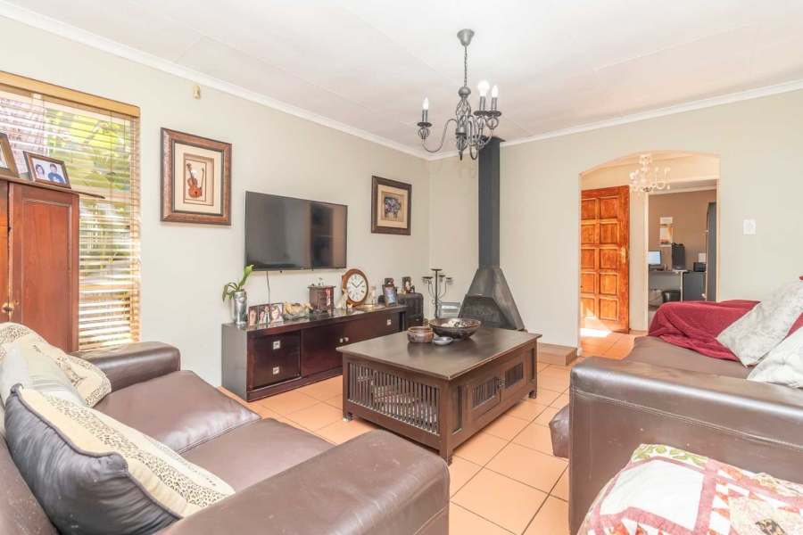 To Let 3 Bedroom Property for Rent in Hurlingham Gauteng