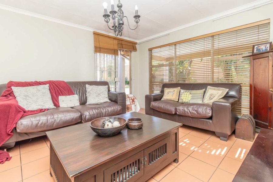 To Let 3 Bedroom Property for Rent in Hurlingham Gauteng