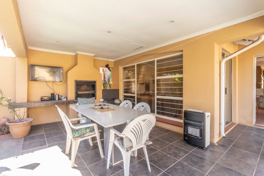To Let 3 Bedroom Property for Rent in Hurlingham Gauteng