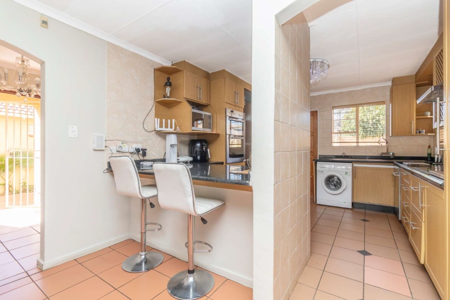 To Let 3 Bedroom Property for Rent in Hurlingham Gauteng