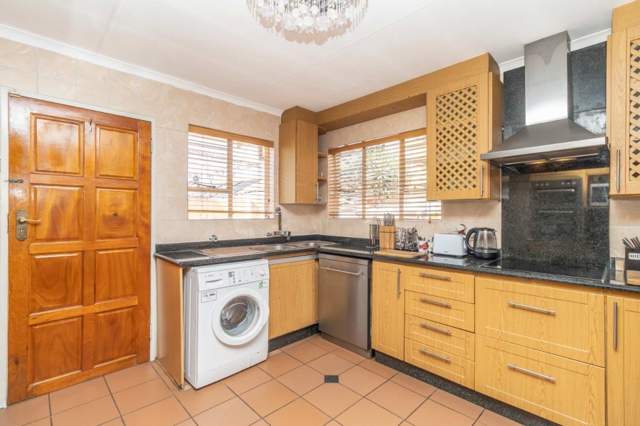 To Let 3 Bedroom Property for Rent in Hurlingham Gauteng