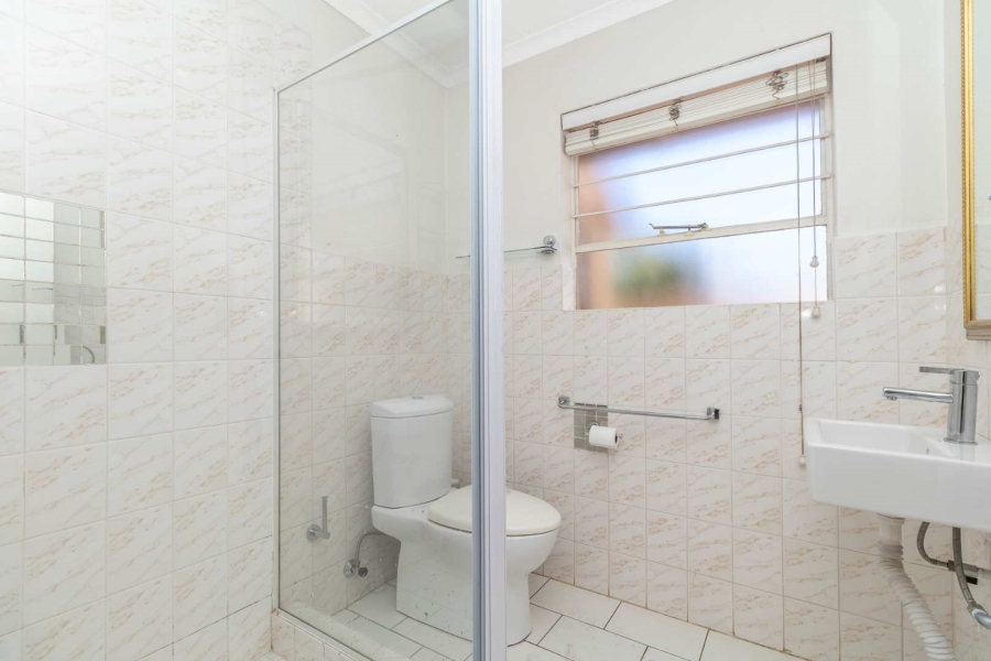 To Let 3 Bedroom Property for Rent in Hurlingham Gauteng
