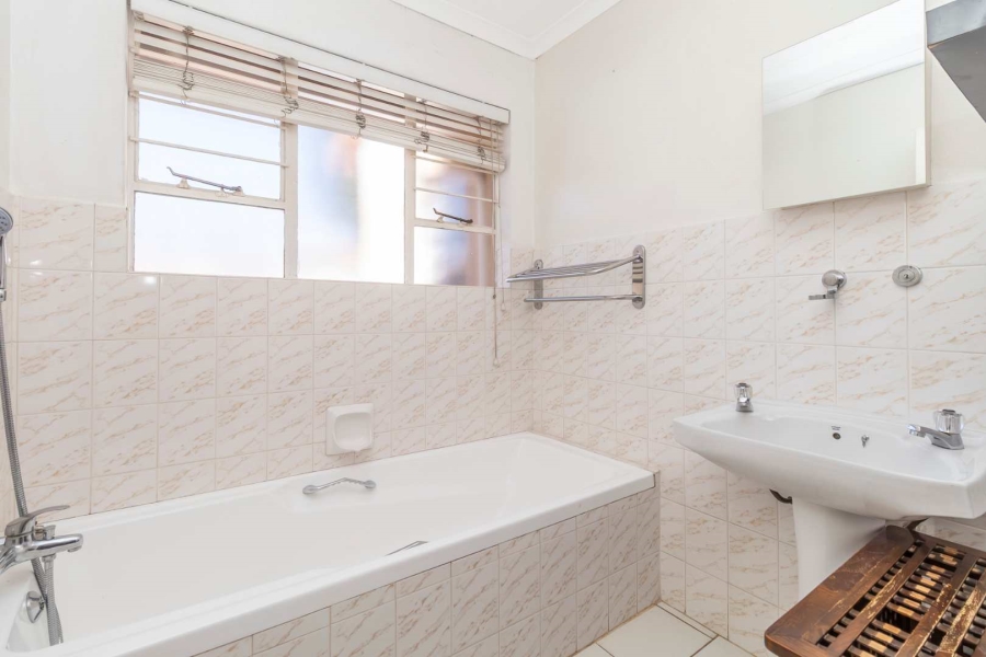 To Let 3 Bedroom Property for Rent in Hurlingham Gauteng