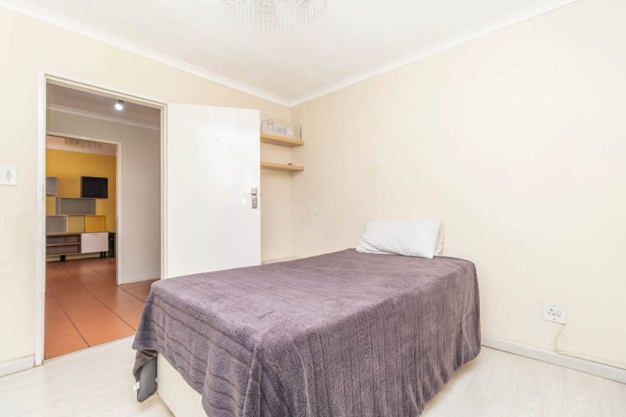 To Let 3 Bedroom Property for Rent in Hurlingham Gauteng