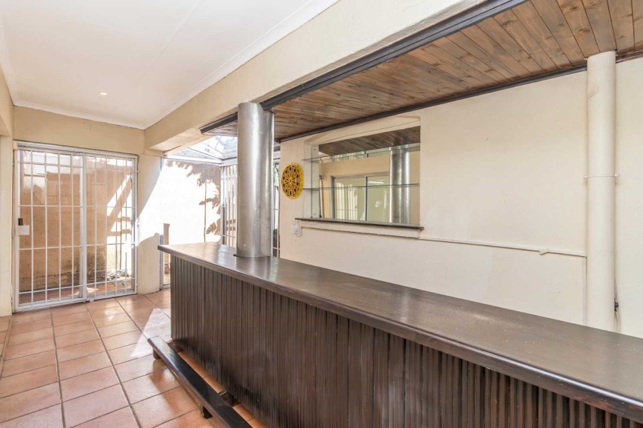 To Let 3 Bedroom Property for Rent in Hurlingham Gauteng