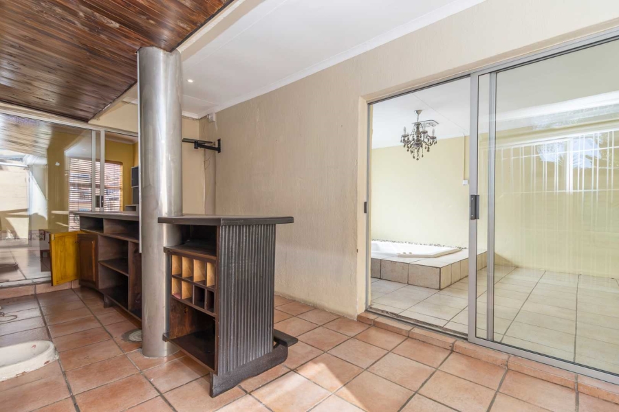 To Let 3 Bedroom Property for Rent in Hurlingham Gauteng