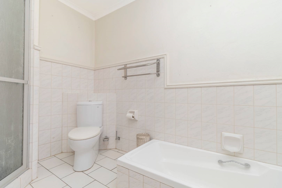 To Let 3 Bedroom Property for Rent in Hurlingham Gauteng
