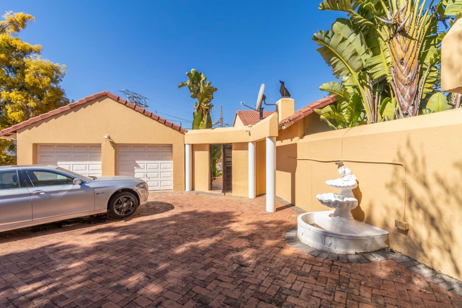 To Let 3 Bedroom Property for Rent in Hurlingham Gauteng