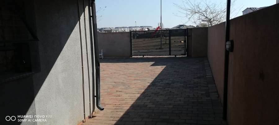 2 Bedroom Property for Sale in Clayville Gauteng