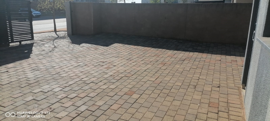 2 Bedroom Property for Sale in Clayville Gauteng