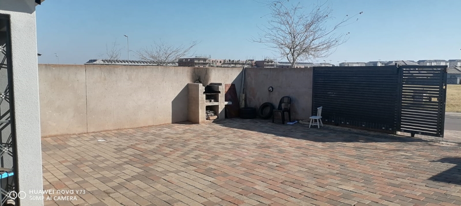2 Bedroom Property for Sale in Clayville Gauteng