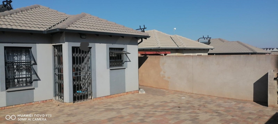 2 Bedroom Property for Sale in Clayville Gauteng