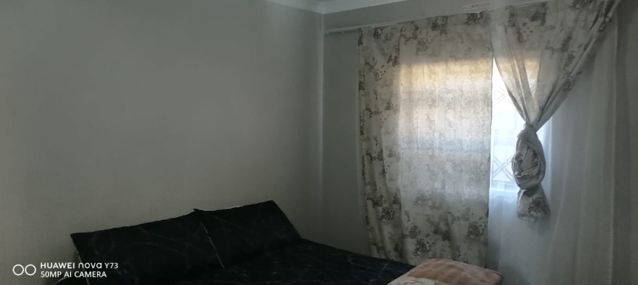 2 Bedroom Property for Sale in Clayville Gauteng