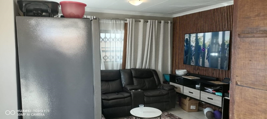 2 Bedroom Property for Sale in Clayville Gauteng