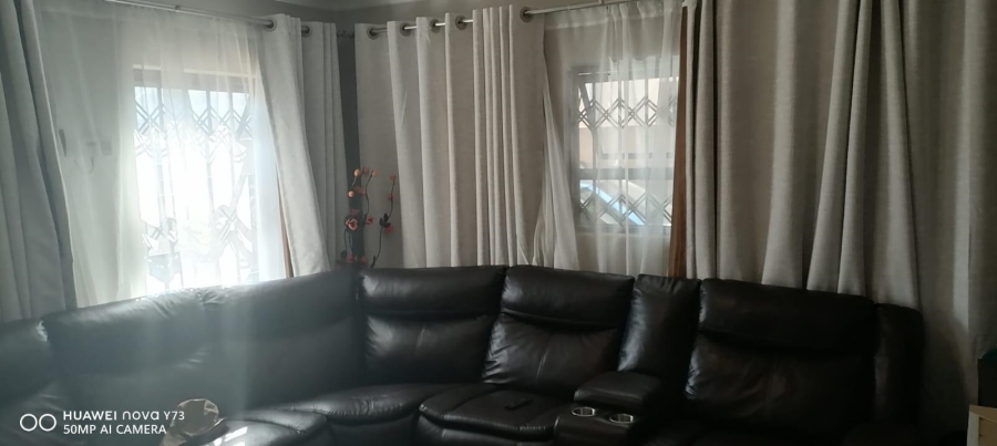 2 Bedroom Property for Sale in Clayville Gauteng