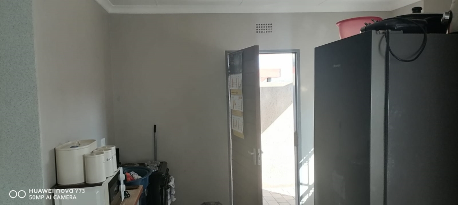 2 Bedroom Property for Sale in Clayville Gauteng