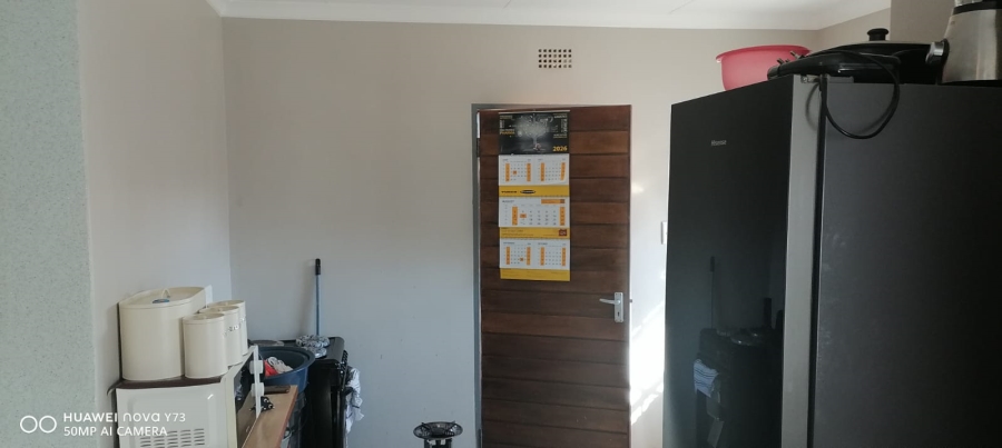 2 Bedroom Property for Sale in Clayville Gauteng