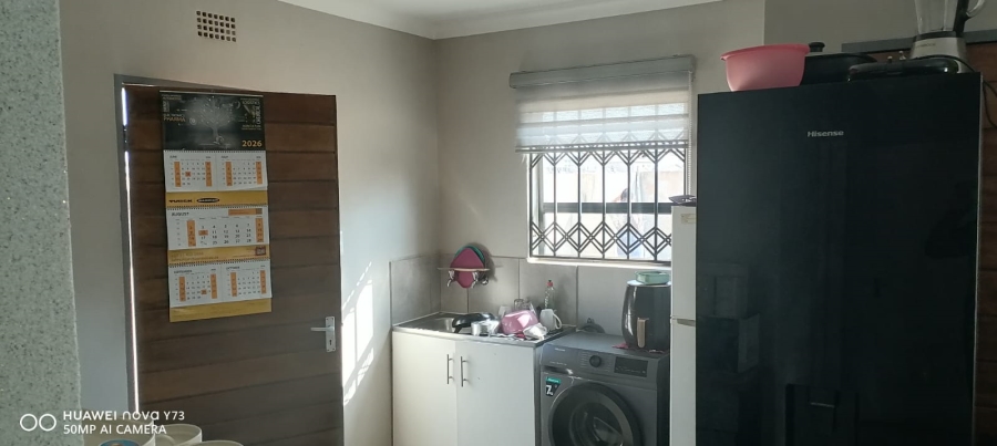 2 Bedroom Property for Sale in Clayville Gauteng