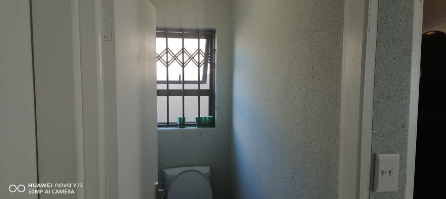 2 Bedroom Property for Sale in Clayville Gauteng