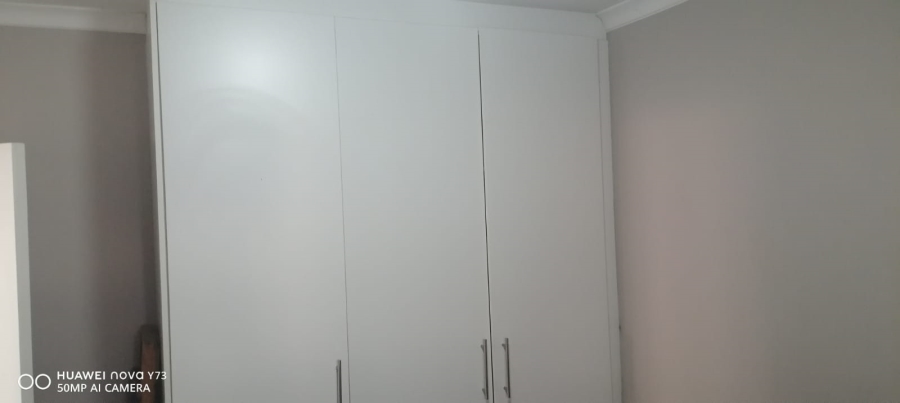 2 Bedroom Property for Sale in Clayville Gauteng