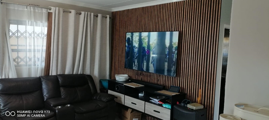 2 Bedroom Property for Sale in Clayville Gauteng