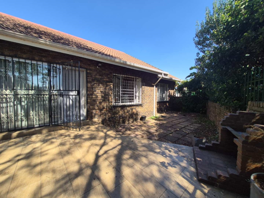 3 Bedroom Property for Sale in Birchleigh North Gauteng