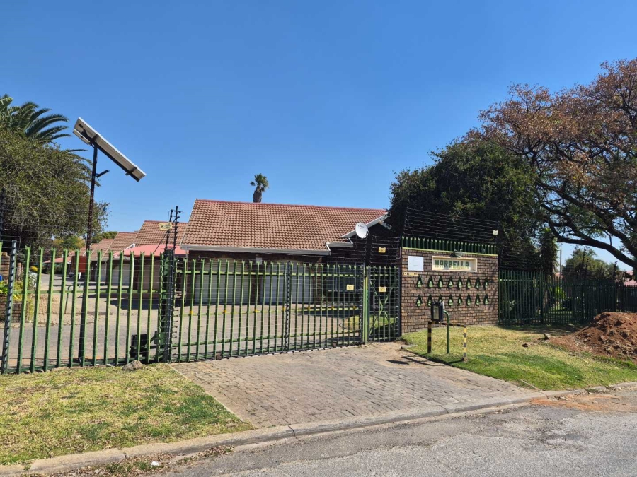 3 Bedroom Property for Sale in Birchleigh North Gauteng